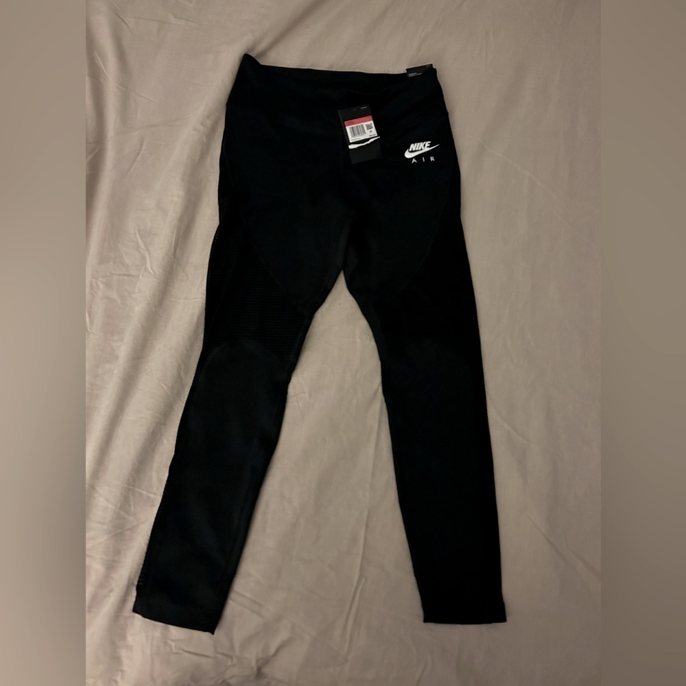 NWT- Nike Tights wit mesh cut-out
